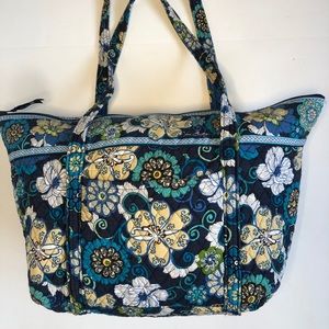 Vera Bradley Mod Blue Floral pattern tote/travel